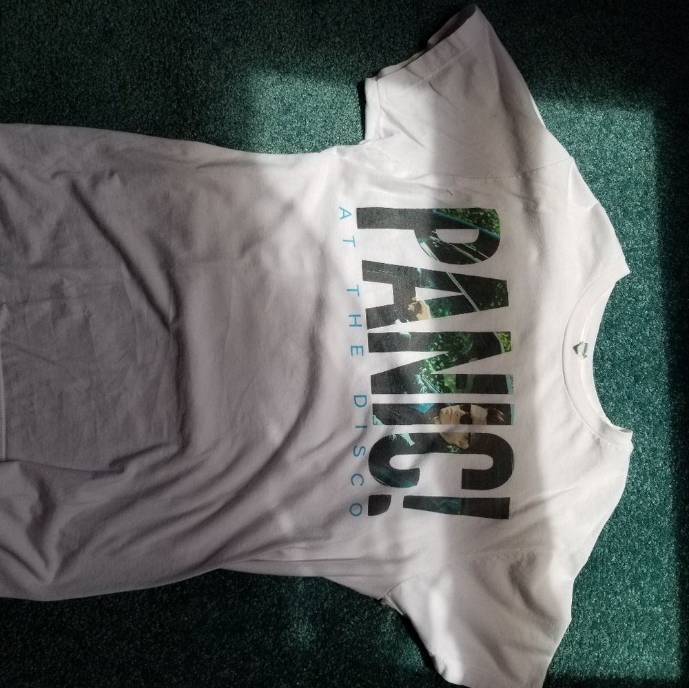 PANIC!AT THE DISCO HOT TOPIC T-SHIRT